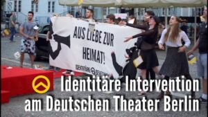 Identitäre Bewegung: Intervention im Deutschen Theater Berlin